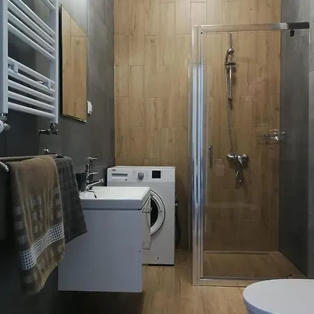 Liliana Apartman *